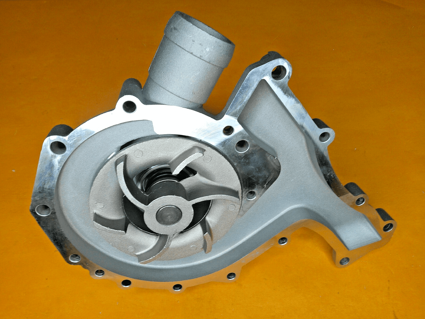 RANGE ROVER 3.5i 4.0i 4.3i V8 (1985 - 95) NEW WATER PUMP - BWP1803 - Borg & Beck - Vroom Classics