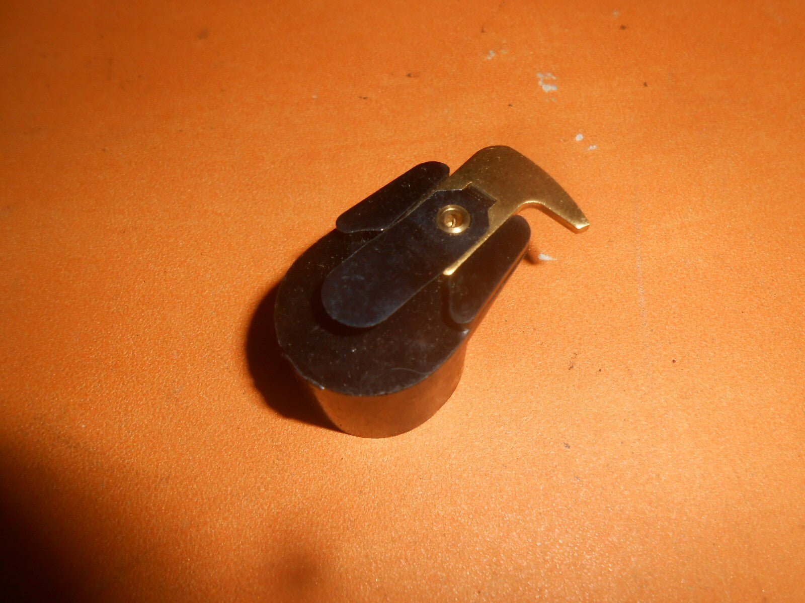 RELIANT SCIMITAR 3000 V6 (1967 - 1968) Lucas type IGNITION ROTOR ARM - Vroom Classics