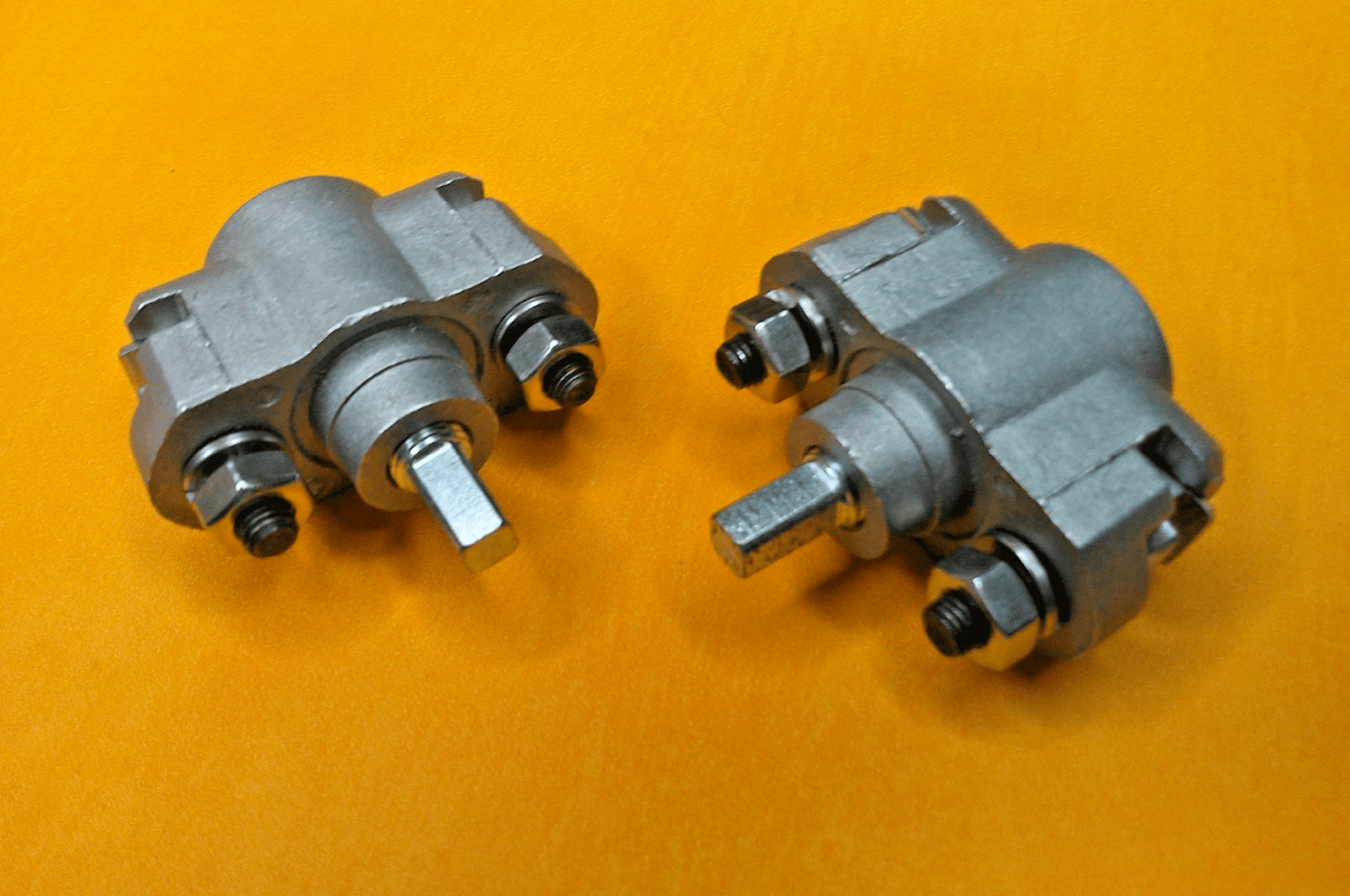 RELIANT SCIMITAR GTE GTC SE6 SE6A & SE8 (1976 - 86) REAR BRAKE SHOES ADJUSTERS x2 - Vroom Classics