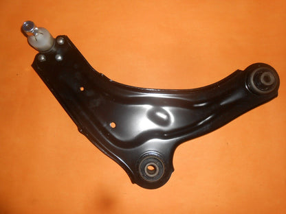RENAULT LAGUNA (2001 - 2007) LOWER RIGHT WISHBONE SUSPENSION ARM - Vroom Classics