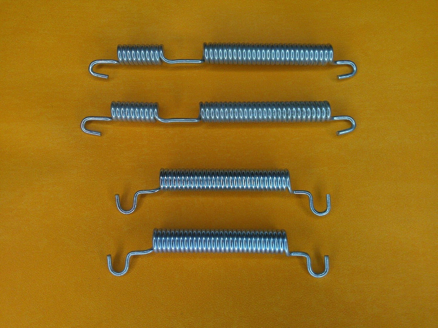 RILEY 1.5 (1957 - 65) REAR BRAKE SHOES PULL OFF SPRINGS x4 - Vroom Classics