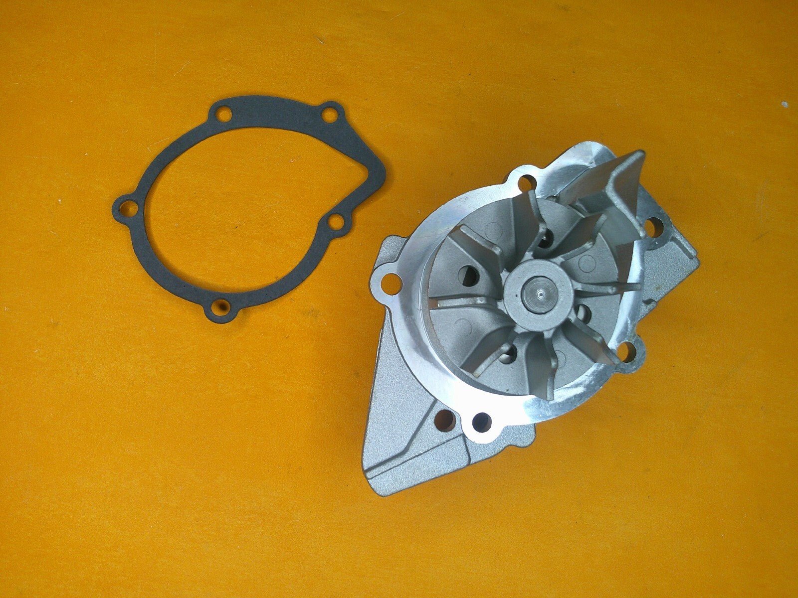 ROVER 400 II 418D TD(1991 - 1998) LDV PILOT 1.9D(96 - )NEW ENGINE WATER PUMP - QCP2944 - Vroom Classics