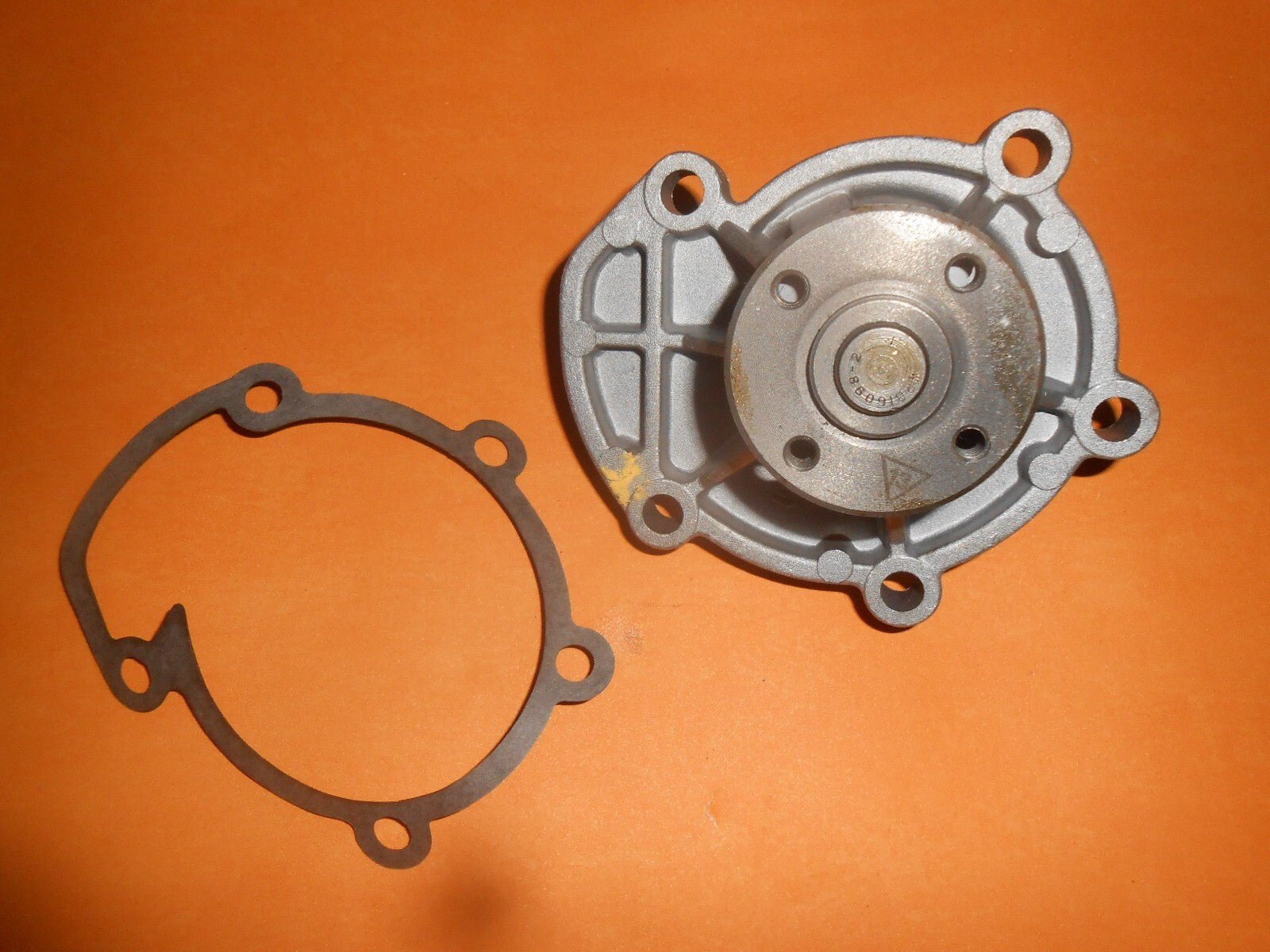 SAAB 900 2.0 , 2.0 Turbo (1980 - 1994) NEW WATER PUMP - FWP1297 - two types LOOK!! - Vroom Classics