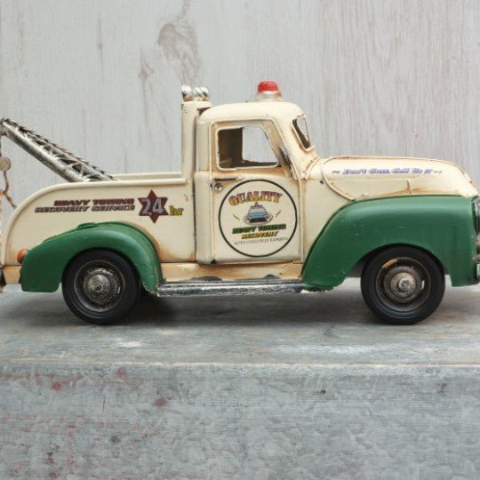Tinplate Tow Truck - Vroom Classics