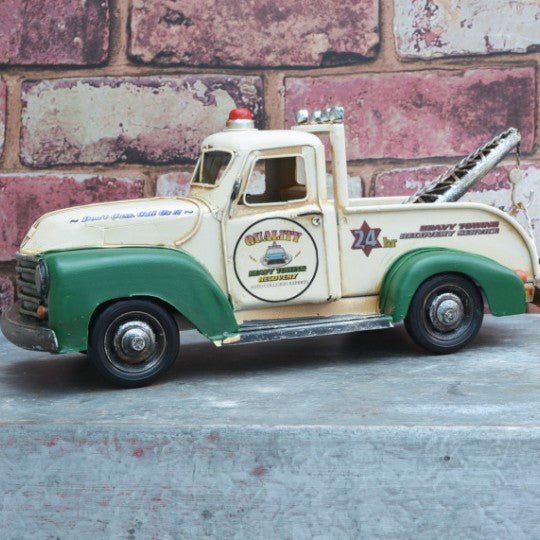 Tinplate Tow Truck - Vroom Classics