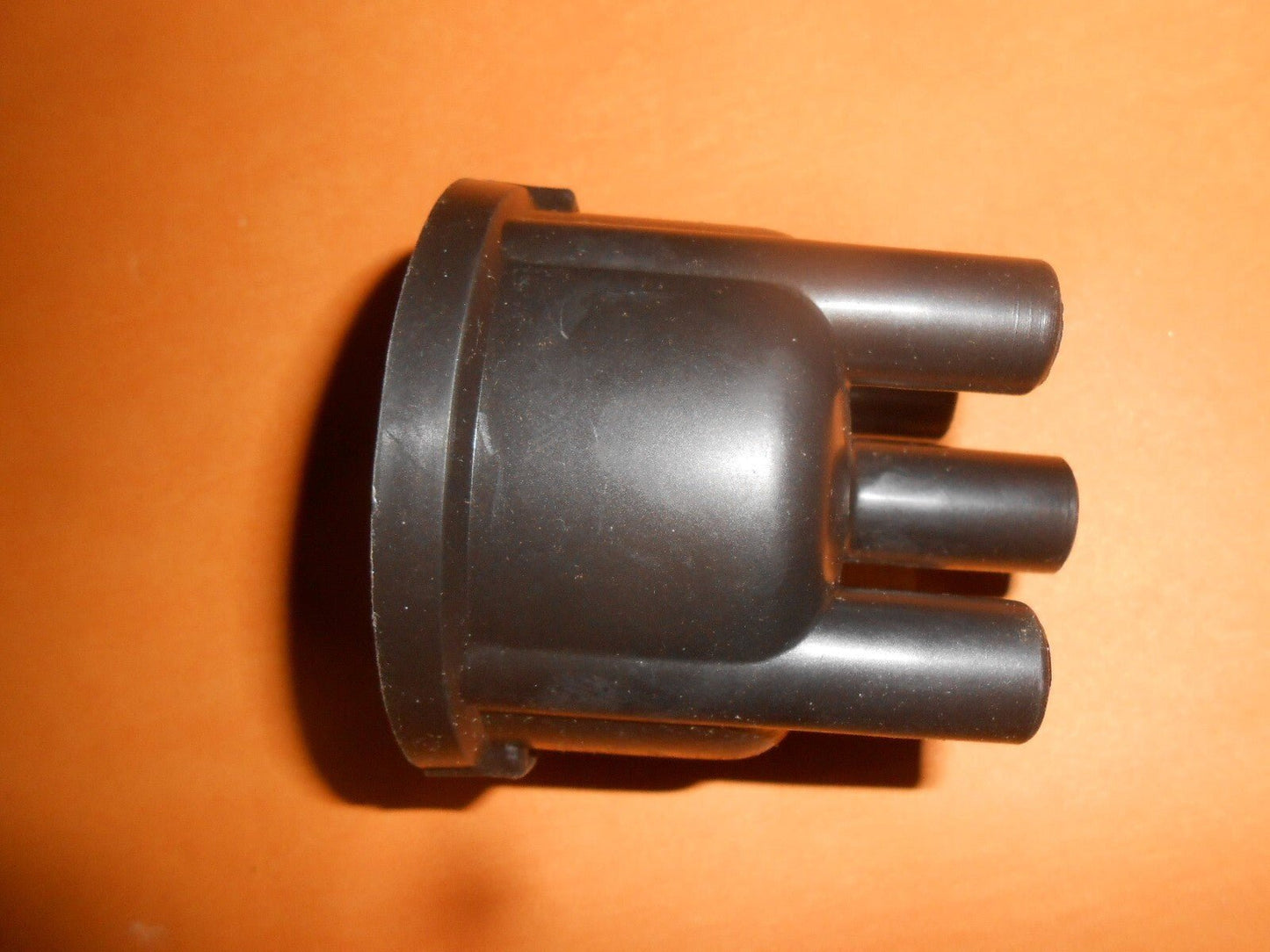 TOYOTA COROLLA, CORONA, STARLET (1966 - 84) NEW DISTRIBUTOR CAP - XD95 - Vroom Classics