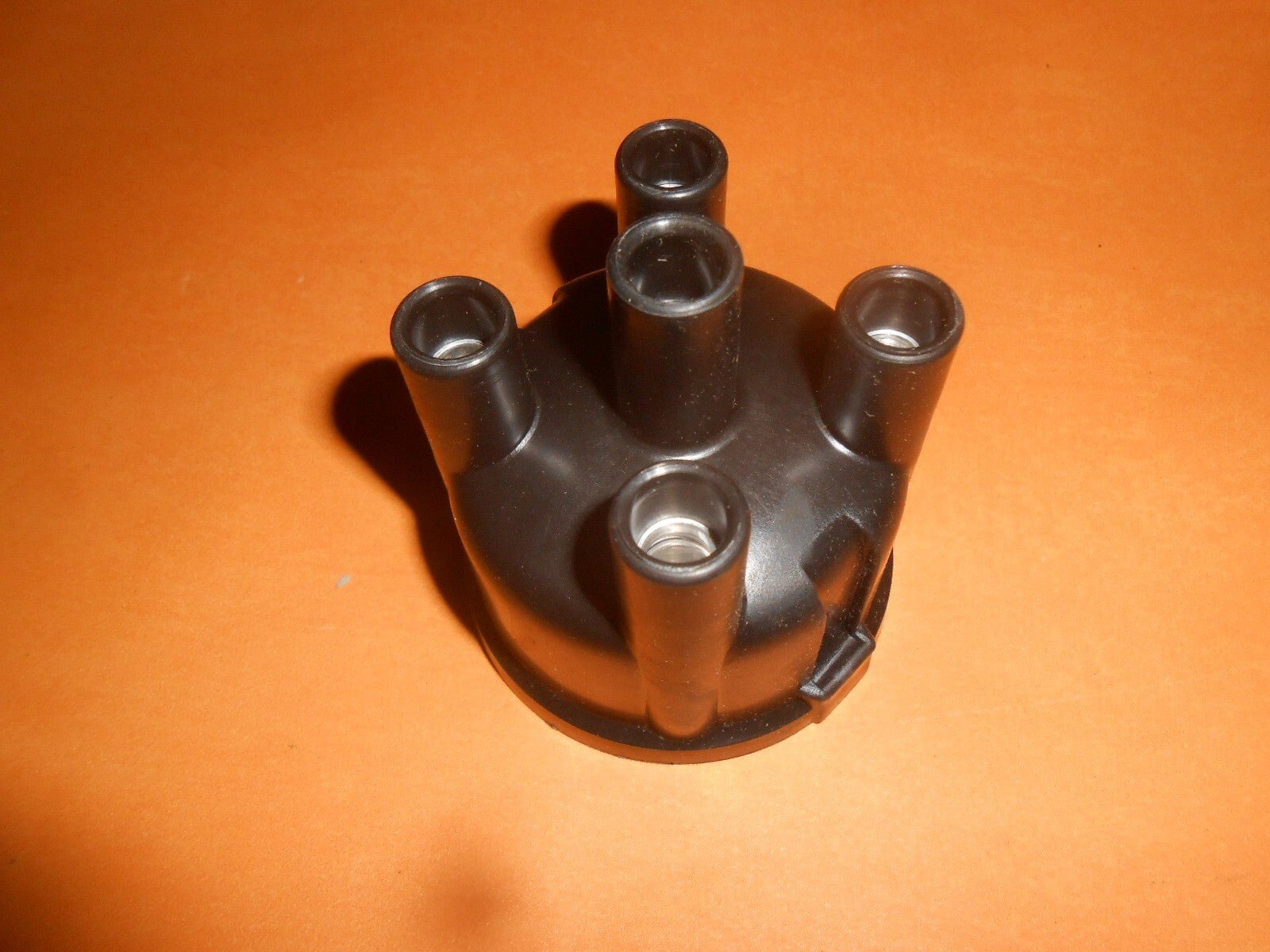 TOYOTA COROLLA, CORONA, STARLET (1966 - 84) NEW DISTRIBUTOR CAP - XD95 - Vroom Classics