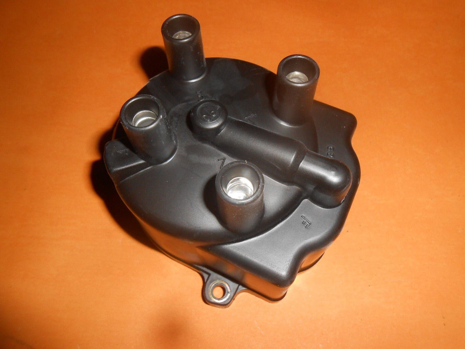 TOYOTA COROLLA,CORONA,STARLET,TERCEL 1.3, 1.5(1984 on) DISTRIBUTOR CAP - XD242 - Vroom Classics