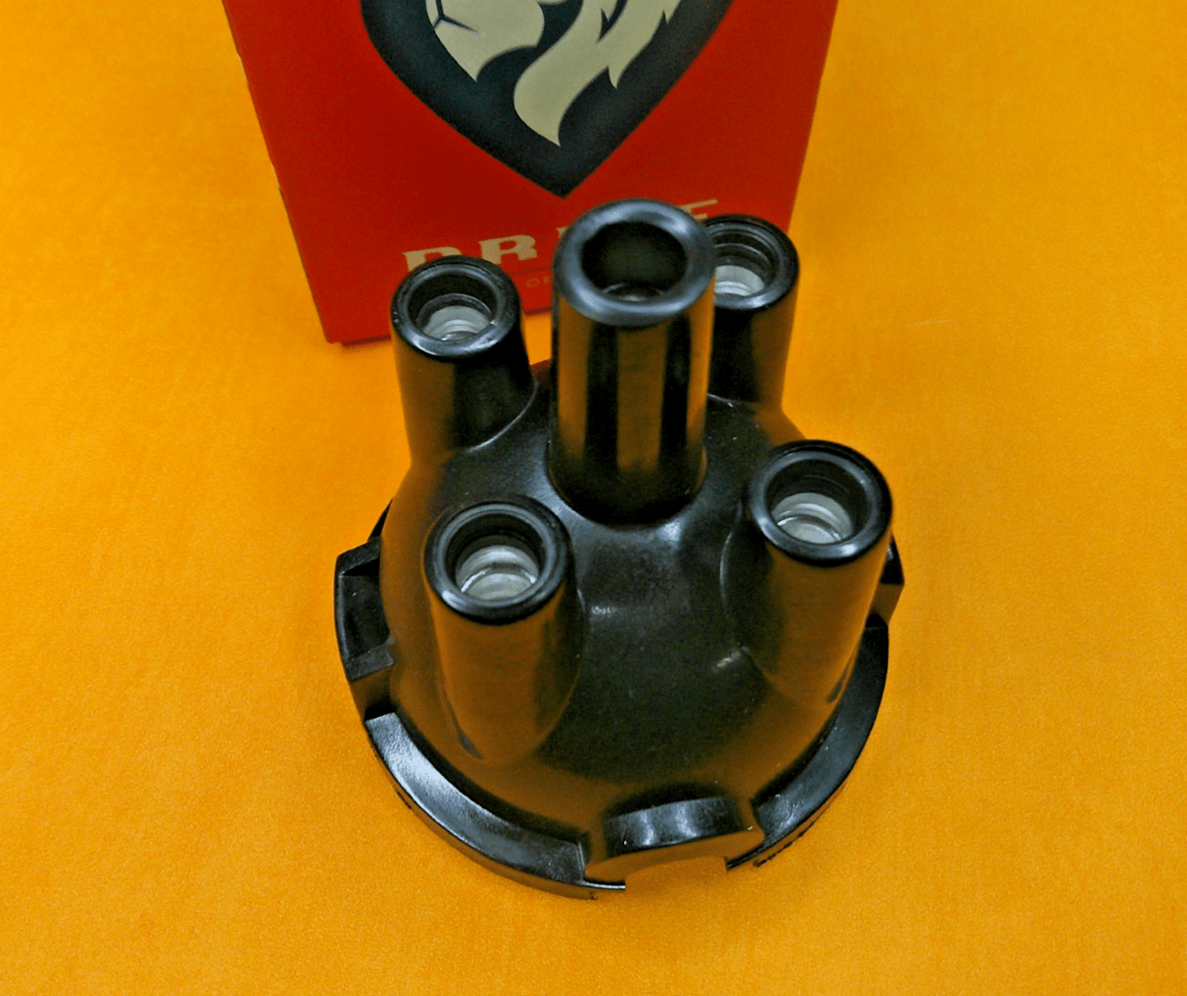 TRIUMPH 1300 TC, 1500 TC (1966 - 74) NEW DISTRIBUTOR CAP - 44140 - Vroom Classics