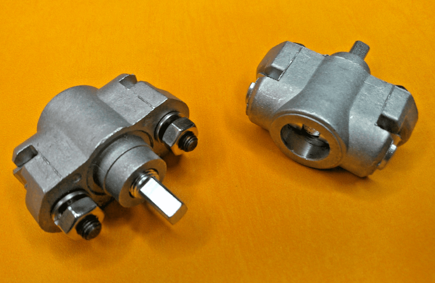 TRIUMPH 2000 Mk1 SALOON (1963 - 1969) REAR BRAKE SHOES ADJUSTERS x2 - Vroom Classics
