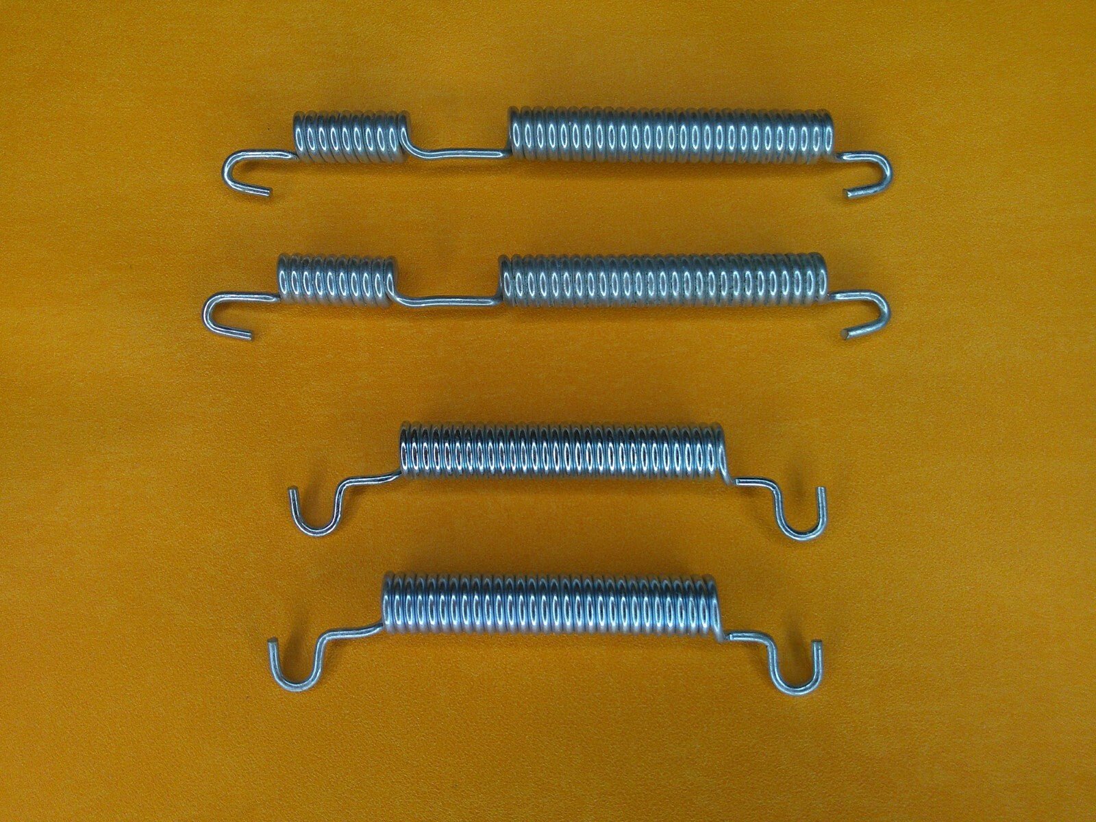 TRIUMPH GT6 Mk1 Mk2 & Early Mk3 (1962 - 72) REAR BRAKE SHOES PULL OFF SPRINGS x4 - Vroom Classics