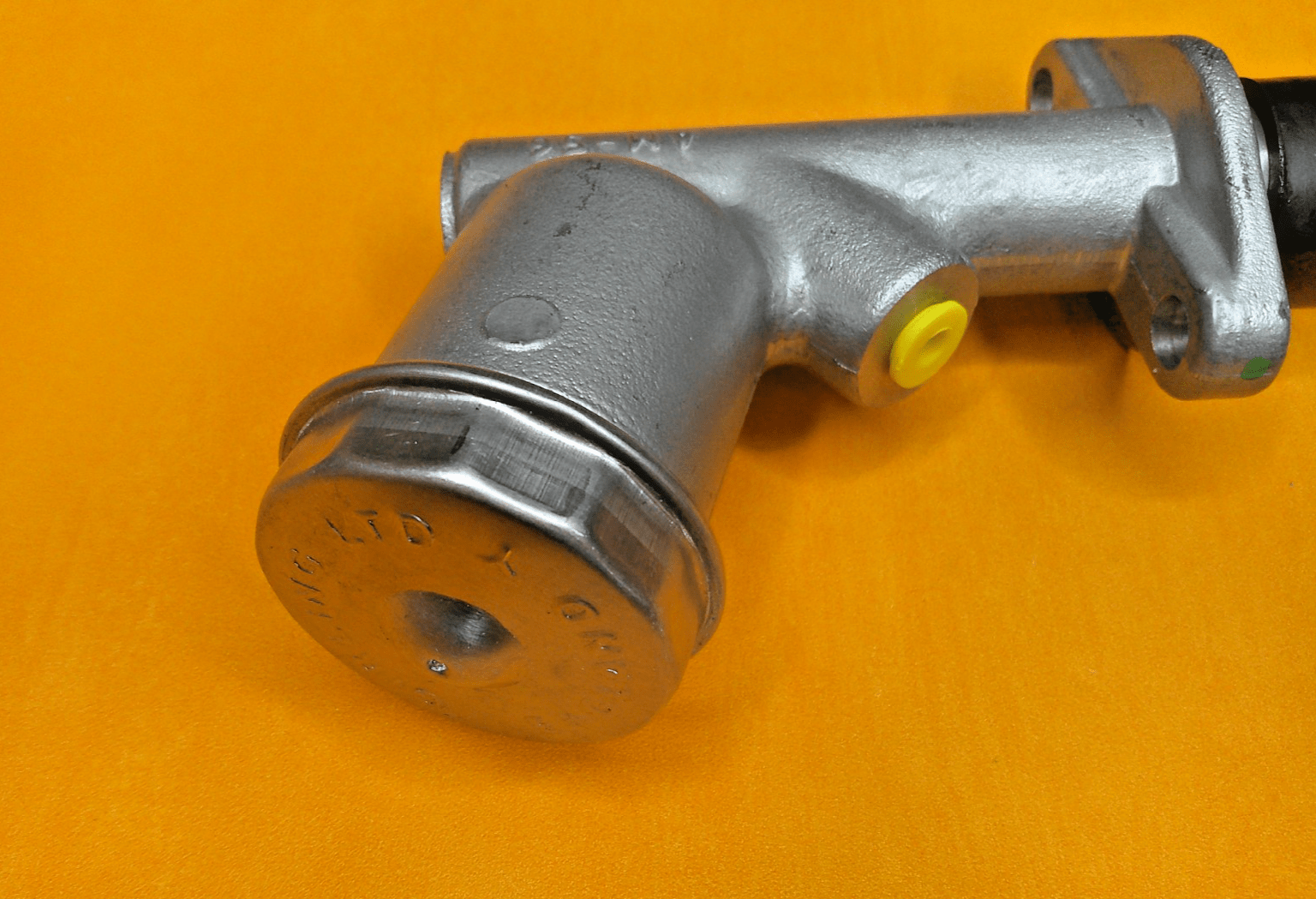 TRIUMPH GT6 Mk1 Mk2 Mk3 (1966 - 1973) CLUTCH MASTER CYLINDER + Alloy Cap - Vroom Classics