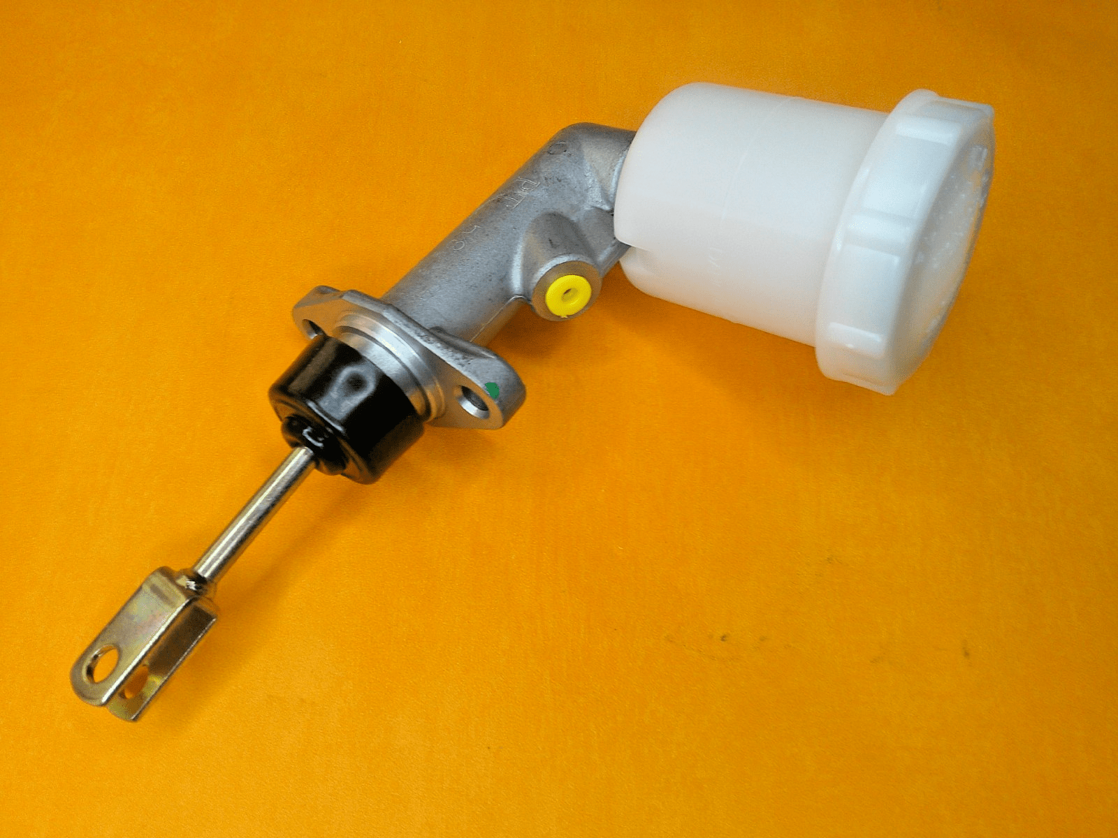 TRIUMPH HERALD 1200 1250 13/60 (1967 - 1971) DISC BRAKE MASTER CYLINDER - Vroom Classics