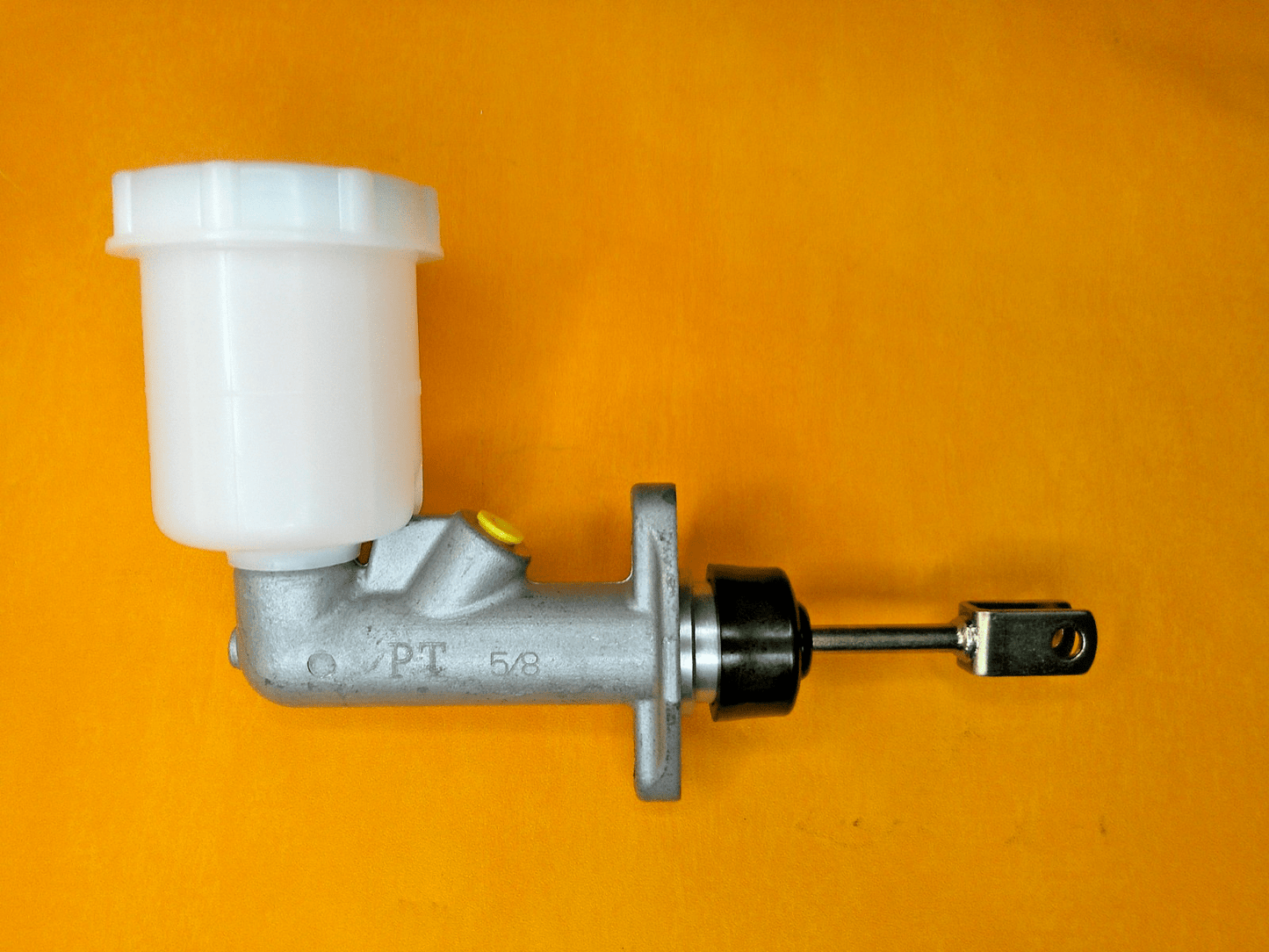 TRIUMPH HERALD 1200 1250 13/60 (1967 - 1971) DISC BRAKE MASTER CYLINDER - Vroom Classics