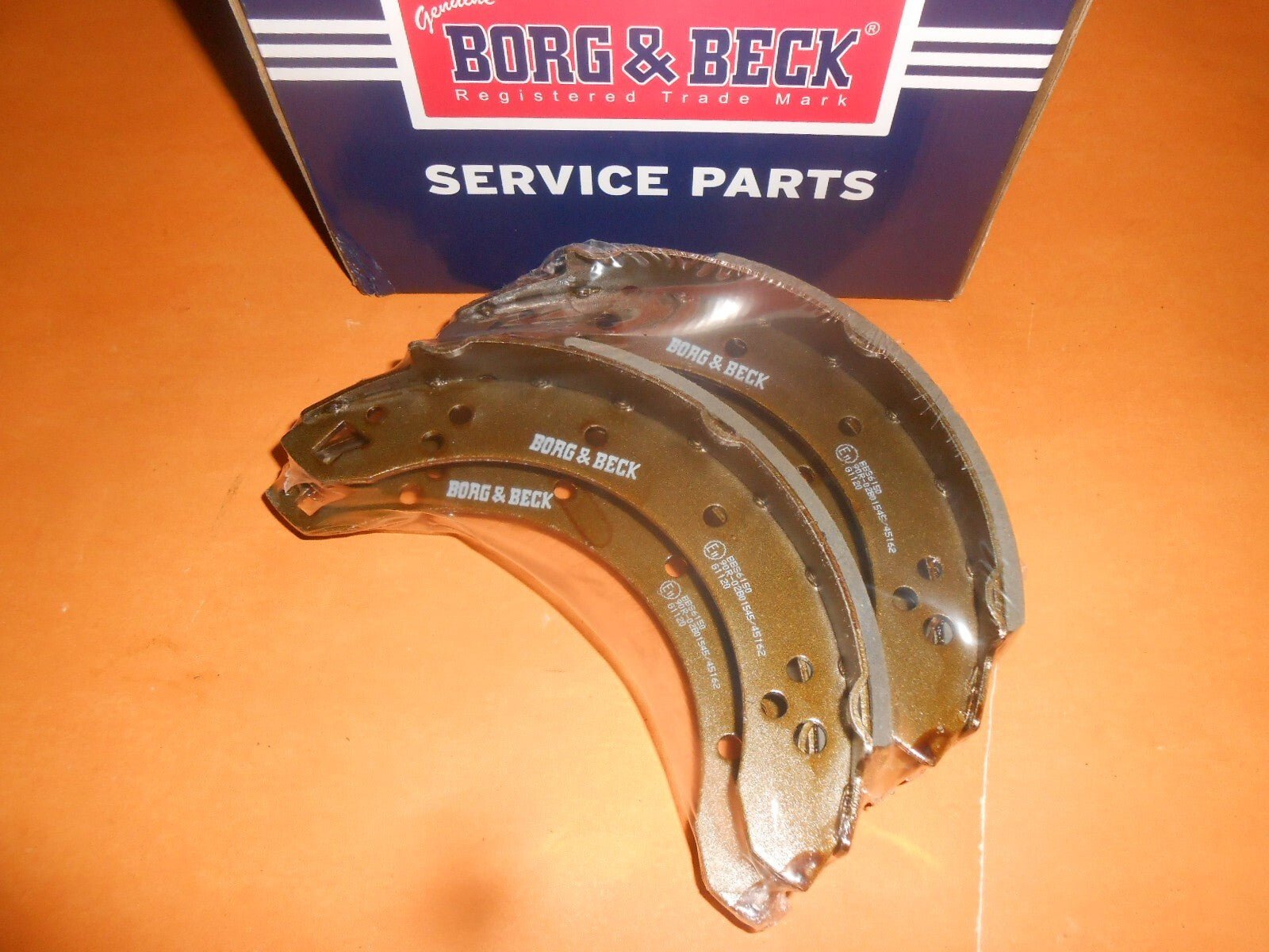 TRIUMPH TOLEDO 1300 (1970 - 74) REAR BRAKE SHOES - GENUINE BORG & BECK - Vroom Classics