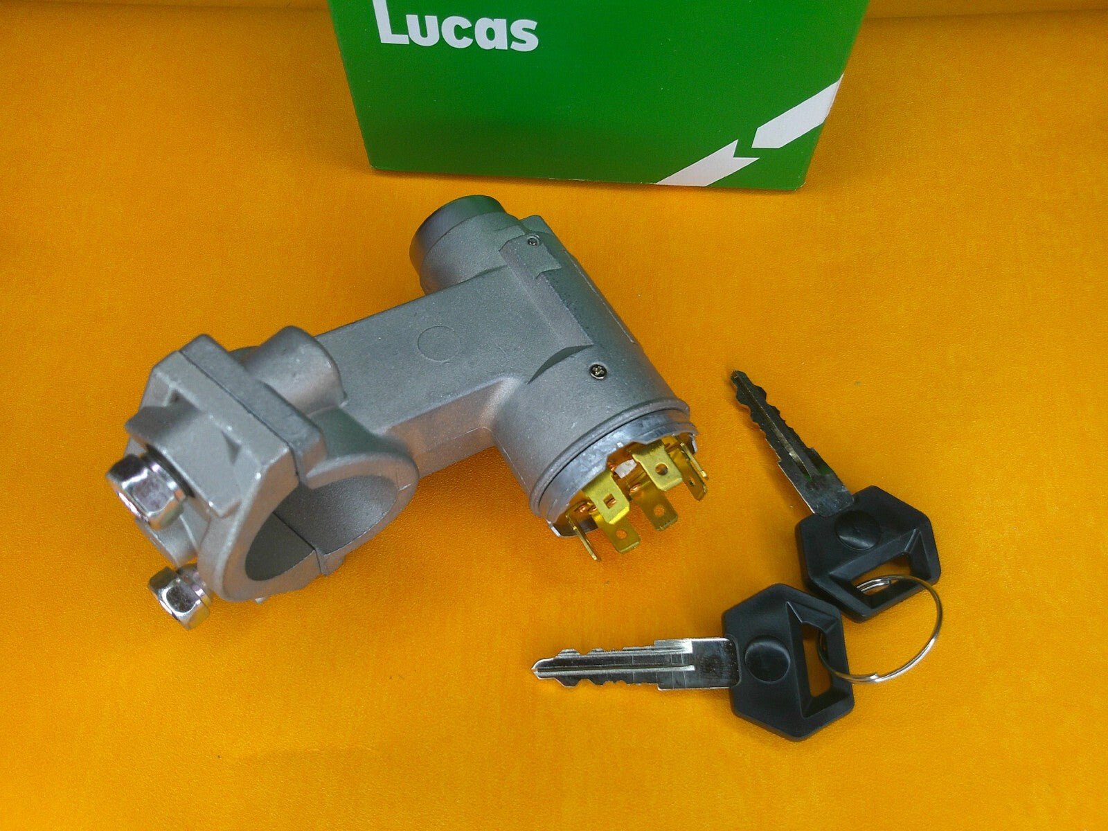 TRIUMPH TR250 TR5 TR6 (up to 1972) LUCAS IGNITION SWITCH LOCK & 2 KEYS(UKC2719) - Vroom Classics