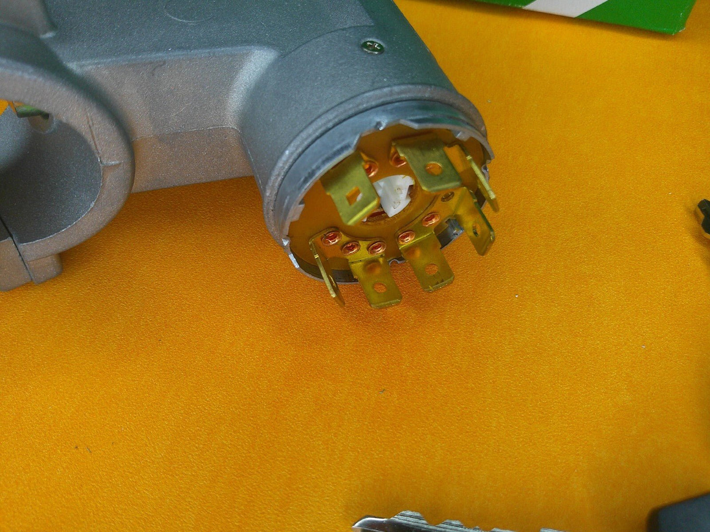 TRIUMPH TR250 TR5 TR6 (up to 1972) LUCAS IGNITION SWITCH LOCK & 2 KEYS(UKC2719) - Vroom Classics