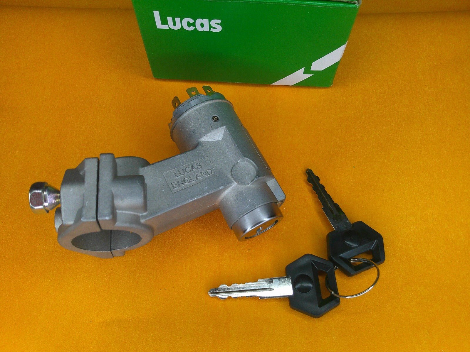 TRIUMPH TR250 TR5 TR6 (up to 1972) LUCAS IGNITION SWITCH LOCK & 2 KEYS(UKC2719) - Vroom Classics