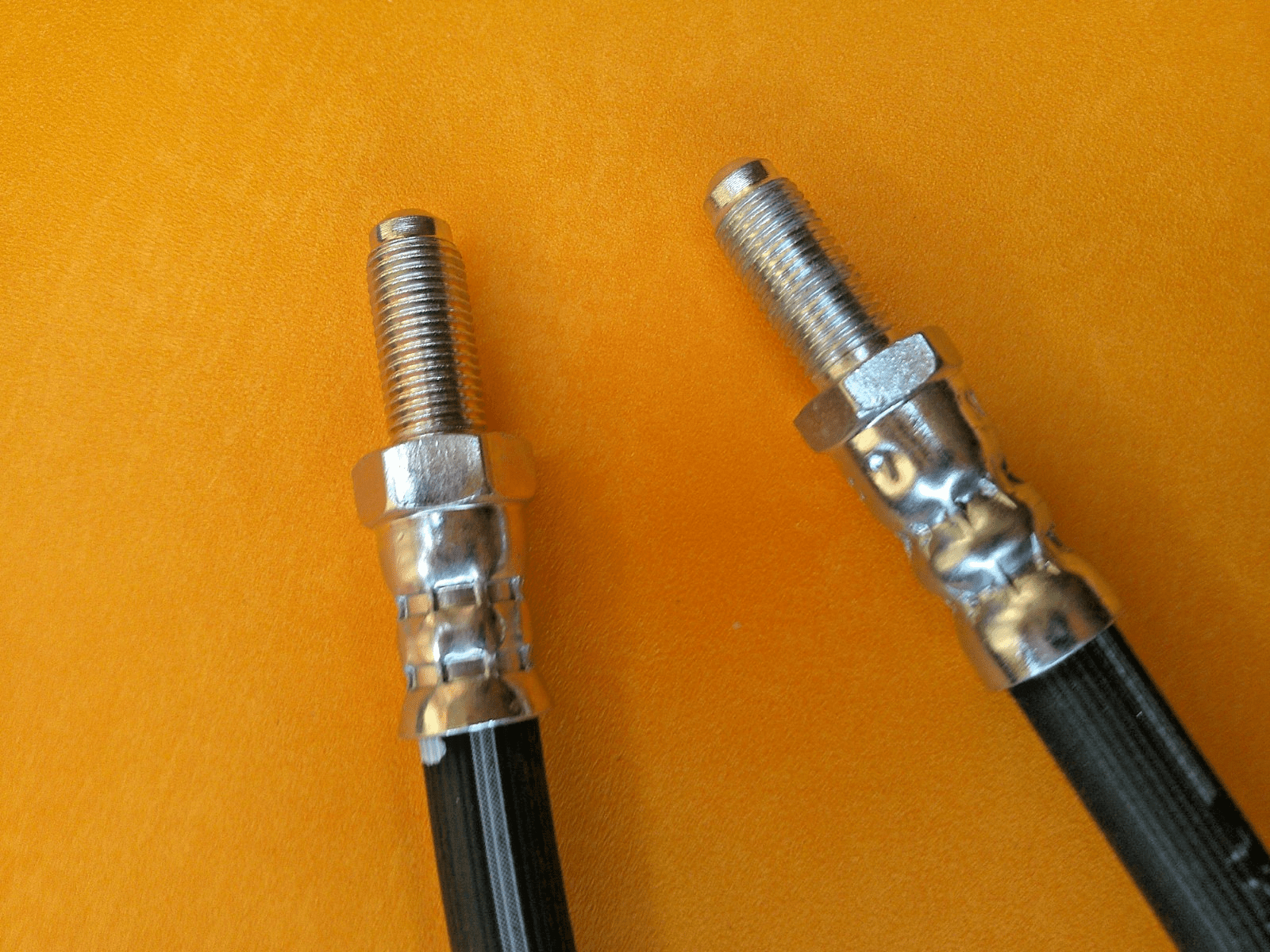 TRIUMPH TR4a TR5 TR6 (64-76)REAR BRAKE HOSES PAIR + locking nuts -GBH177, GBH178 - Vroom Classics