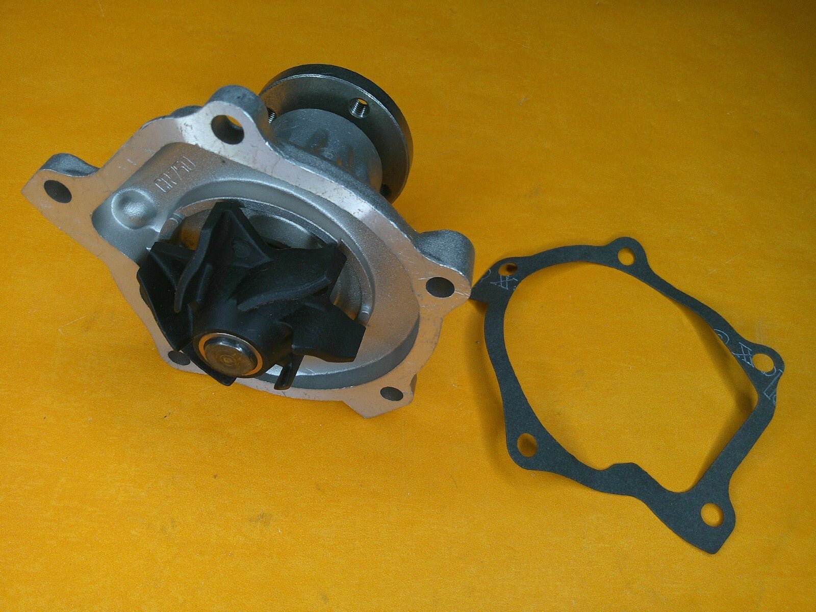 VAUXHALL BEDFORD MIDI VAN 1.8 2.0 (Sept/1988 - 91) NEW ENGINE WATER PUMP - QCP2700 - Vroom Classics