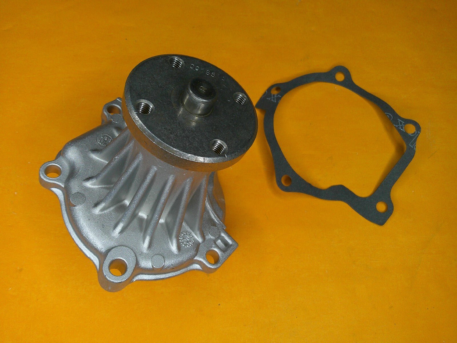VAUXHALL BEDFORD MIDI VAN 1.8 2.0 (Sept/1988 - 91) NEW ENGINE WATER PUMP - QCP2700 - Vroom Classics