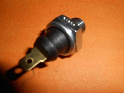 VAUXHALL CHEVETTE 1300 (1975 - 79) NEW OIL PRESSURE SWITCH - 50510 - Vroom Classics