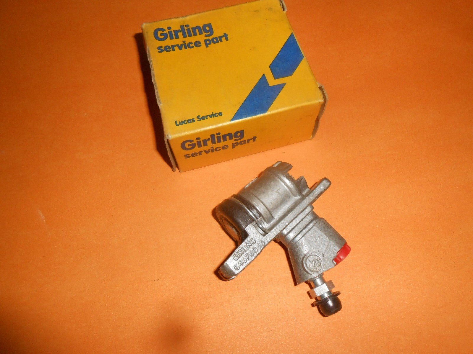 VAUXHALL VICTOR FC 101 (1964 - 66) REAR BRAKE WHEEL CYLINDER - GENUINE GIRLING - Vroom Classics