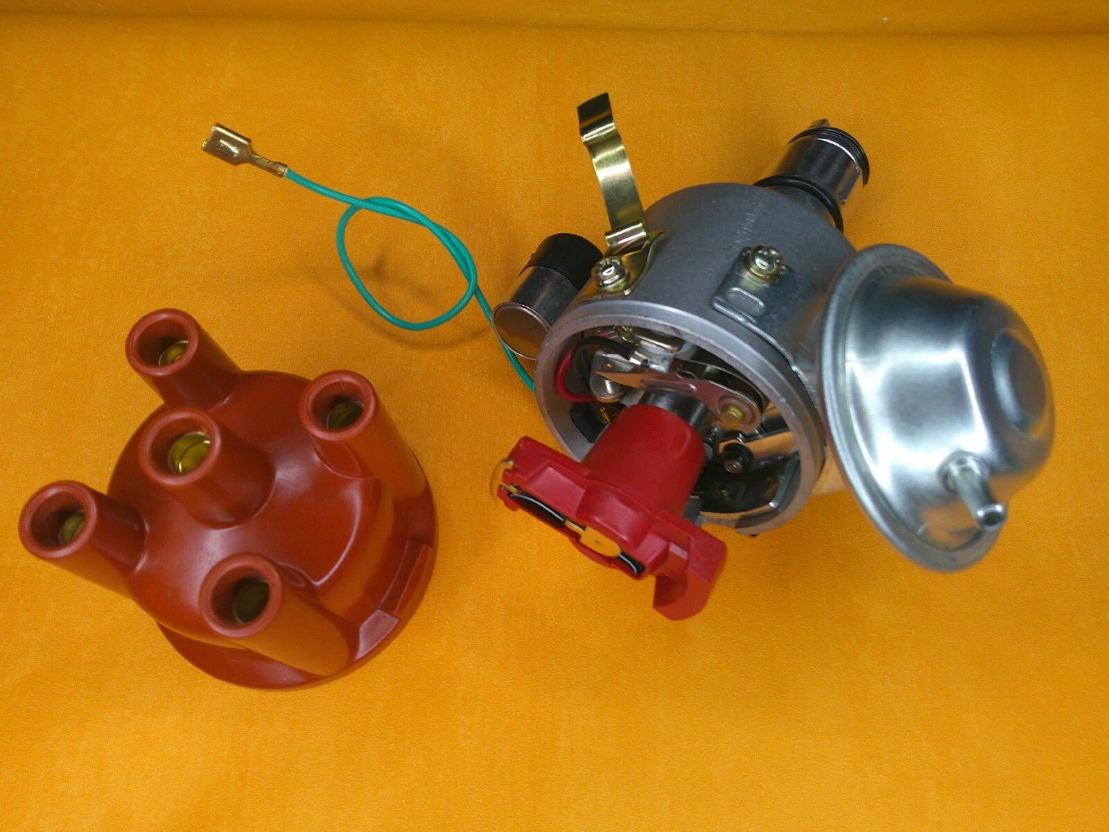 VOLKSWAGEN BEETLE (1949 - 1975)NEW POINTS WITH VACUUM ADVANCE IGNITION DISTRIBUTOR - Vroom Classics