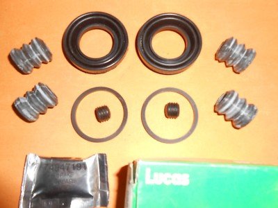VOLVO S40, V40 (1995 - 2004) REAR BRAKE CALIPER REPAIR KIT x2 - Lucas SP8980 - Vroom Classics