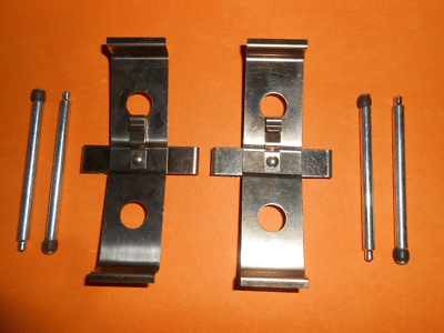 VOLVO V70 Mk II (285) 2,5 AWD (2003 - 2010) Brake pad fitting kit - BFK956 - Vroom Classics